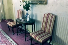 B_Funk_hallwaychairs