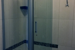 L_juod_apt_shower